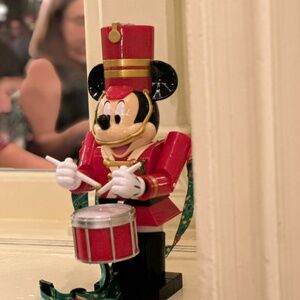 Micky Mouse Sip Cup Holiday drum collectible